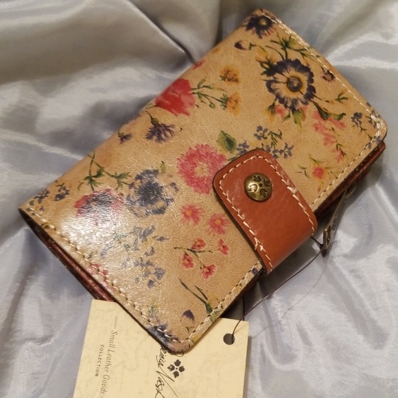 Patricia Nash Prairie Rose Cirella Wallet - Picture 1 of 5